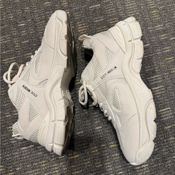 Stylish Cream Sneakers - Picture 4 of 10